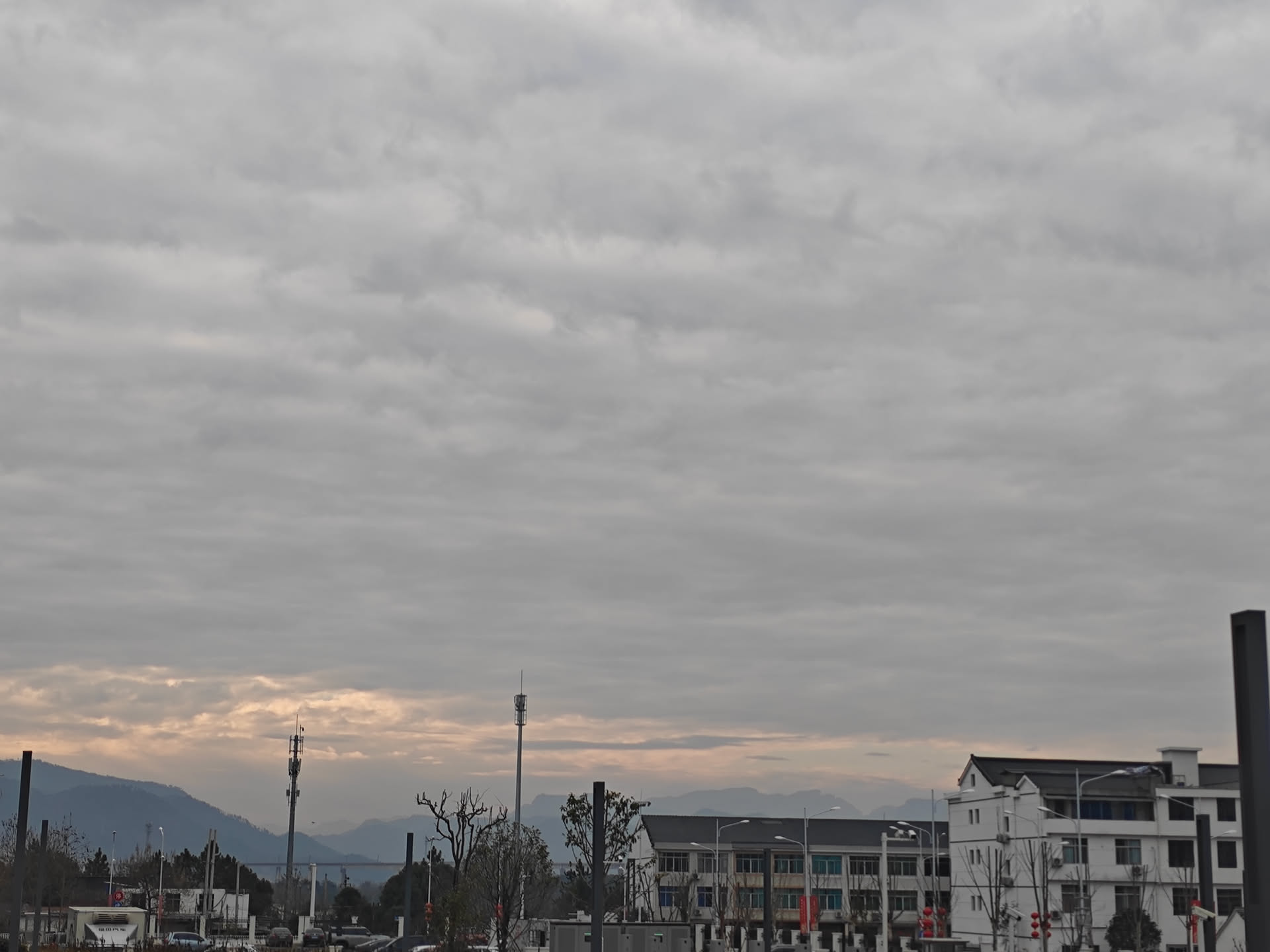 仙居高铁站外